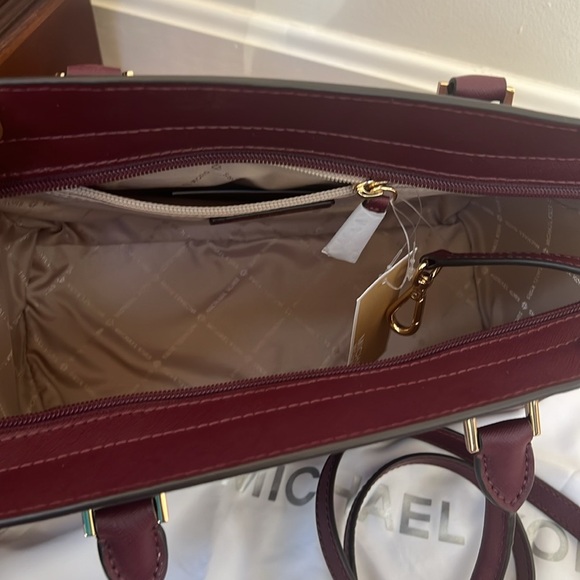 NWT! Michael Kors medium Selma merlot leather satchel . - Picture 4 of 13